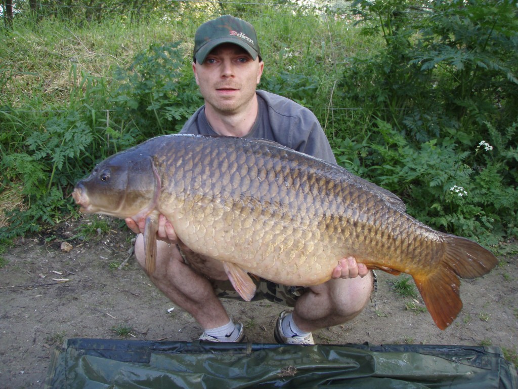 Kevin Smith with a 30.4lb Broadwing Common caught off the surface.