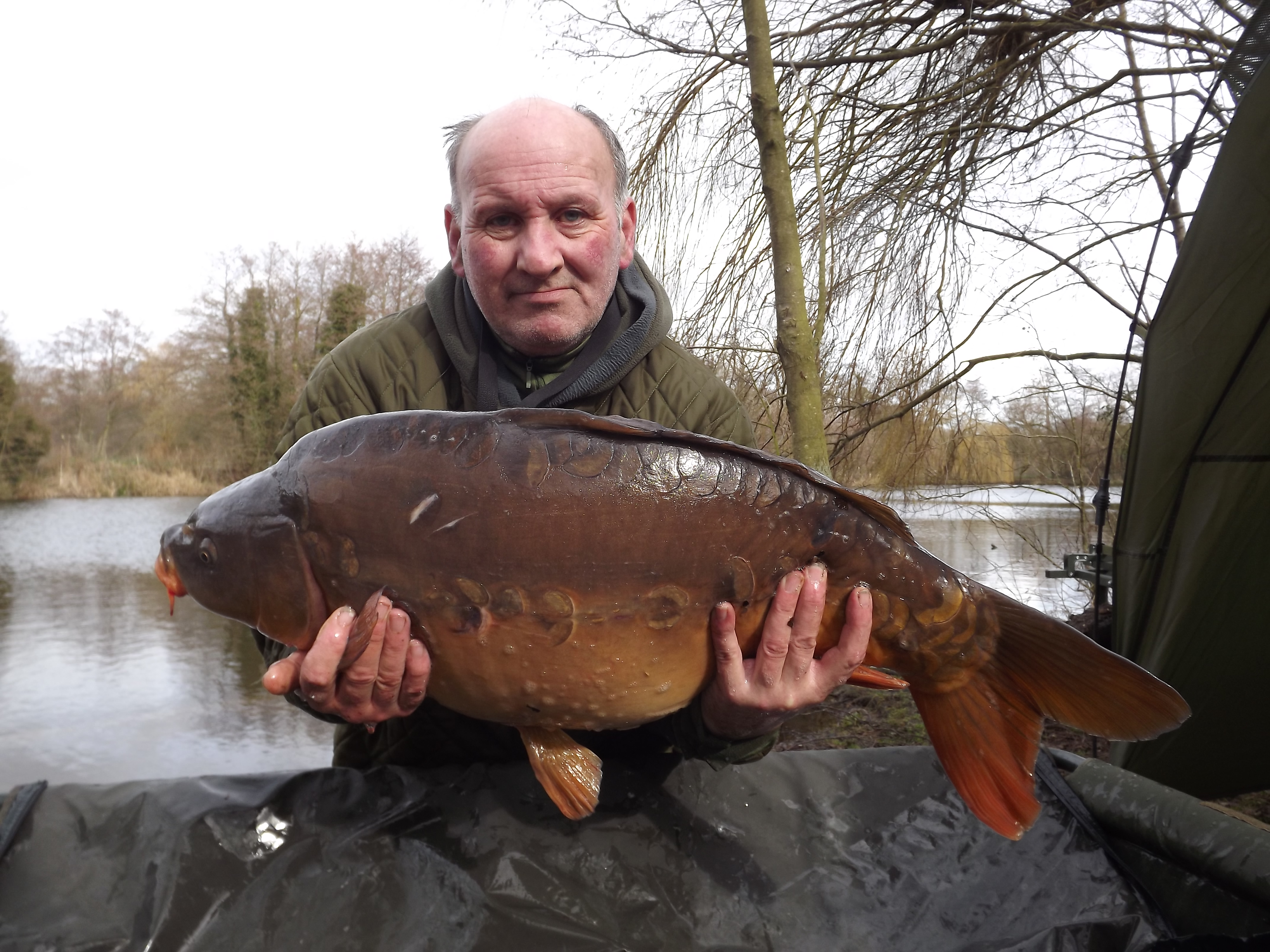 David Cummings with his first 30 of the season, a nice mirror of 30lb 8oz from Broadwing