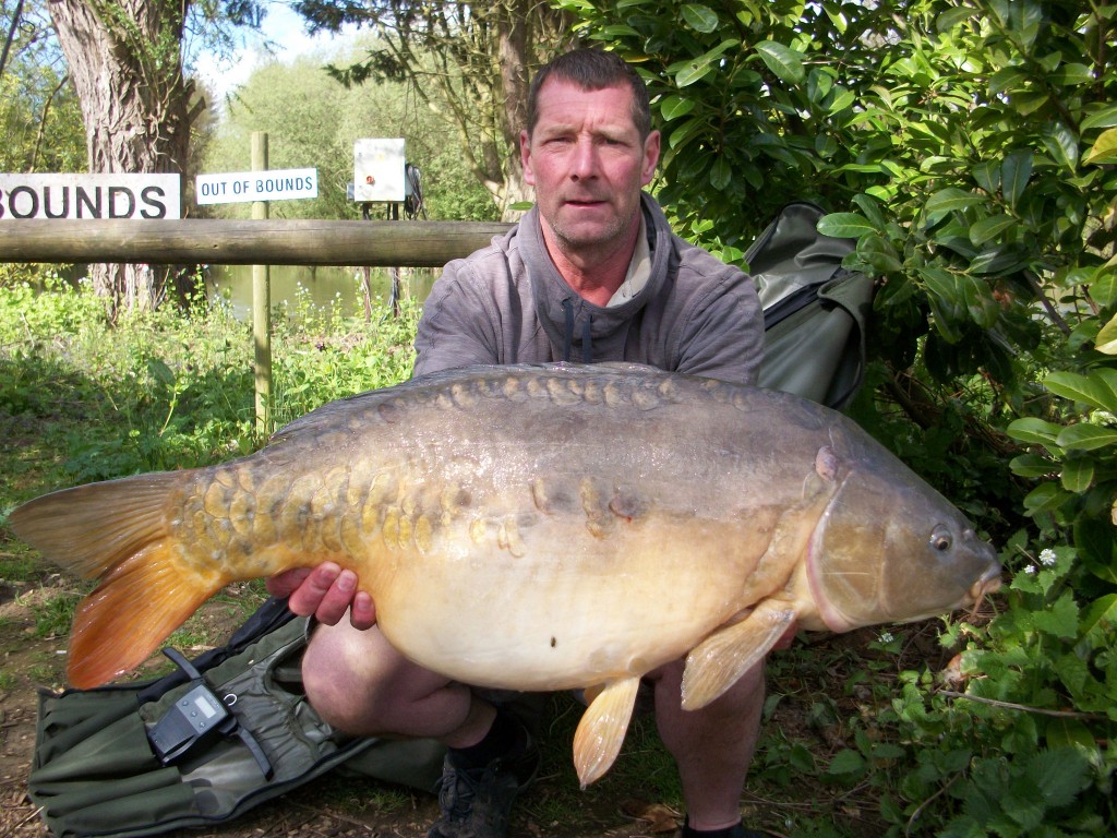 Guy Sherwood in the fish again, 19 fish, 6 20s this one a 29lb 5oz Mirror from Heron