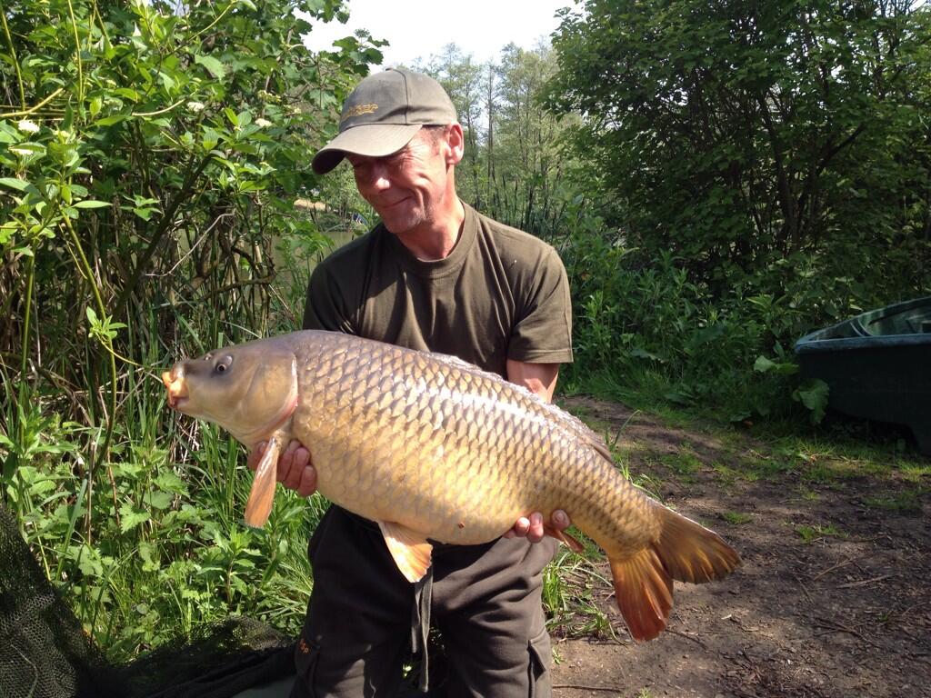 Tony McKail with a 21lb 5oz common from Heron lake