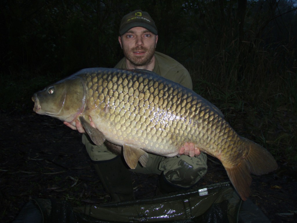 Kevin Smith with a 35.2lb common from the cut swim on Heron.