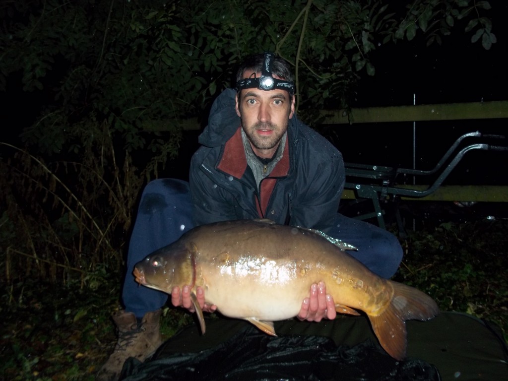 Mark Way with a 25.13lb mirror from the shallows on Broadwing.
